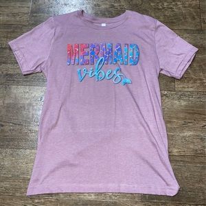 Mermaid vibes graphic tshirt - medium